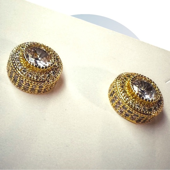NEW 18K Gold-Plated Steel Micro Pavé Rhinestone Halo Stud Earrings Unisex - Picture 3 of 13